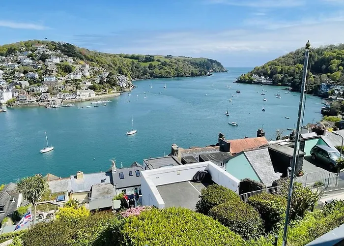 Out To Sea - Stunning Views, Elevated Position With Onsite Parking