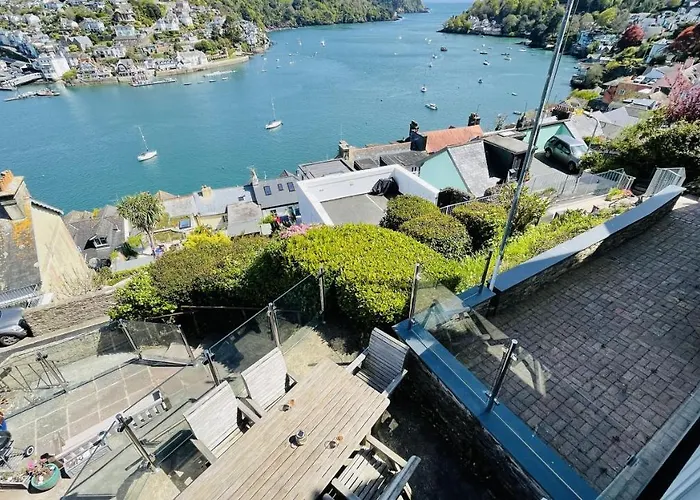 Out To Sea - Stunning Views, Elevated Position With Onsite Parking