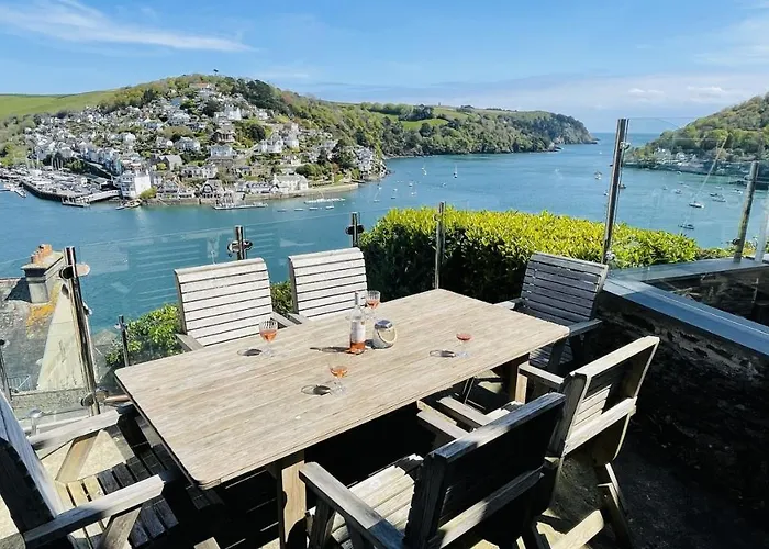 Out To Sea - Stunning Views, Elevated Position With Onsite Parking