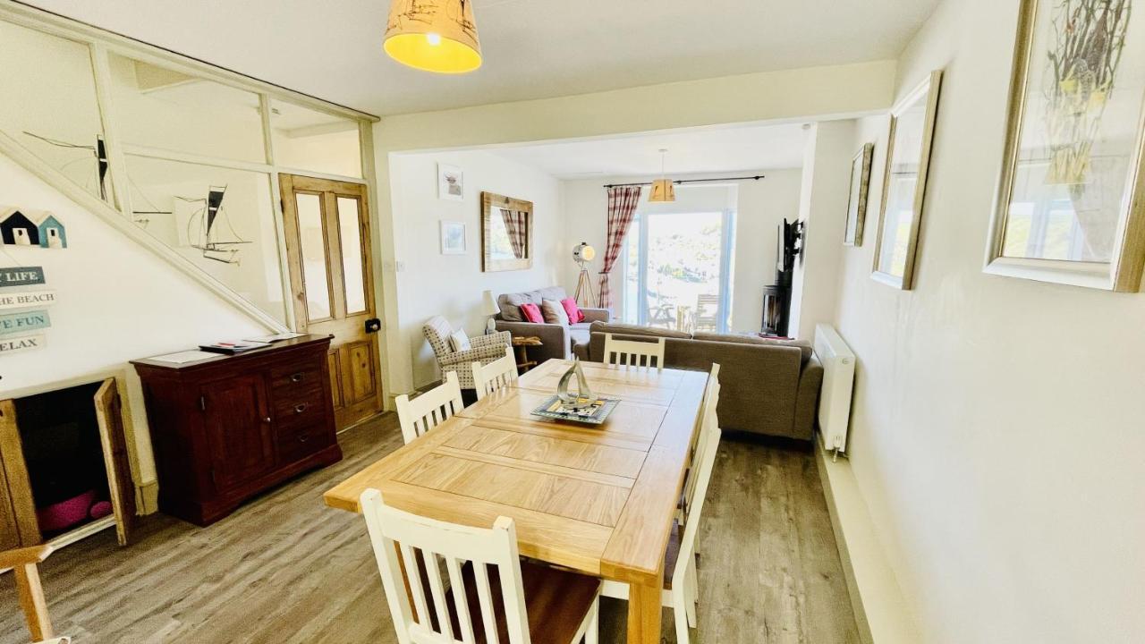 Out To Sea - Stunning Views, Elevated Position With Onsite Parking *
