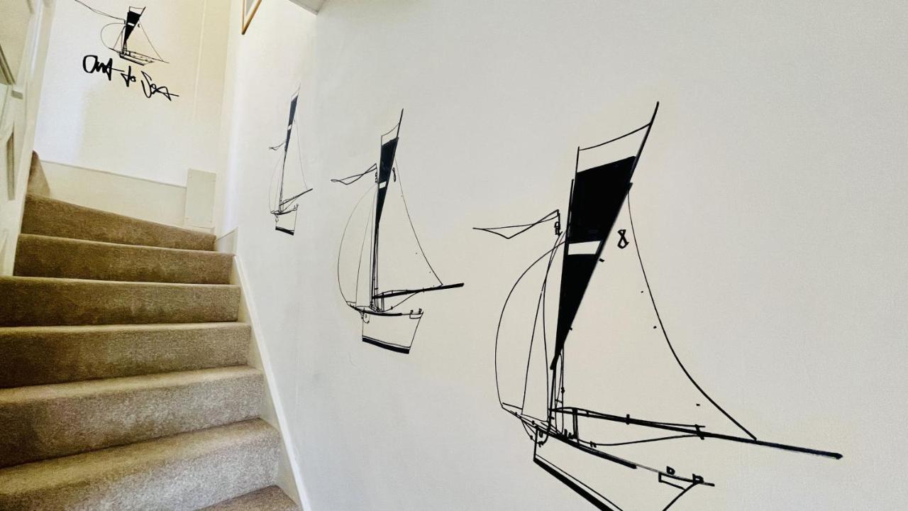 Out To Sea - Stunning Views, Elevated Position With Onsite Parking Dartmouth