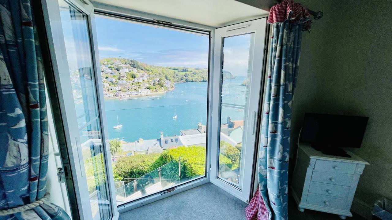 Out To Sea - Stunning Views, Elevated Position With Onsite Parking Holiday home Dartmouth
