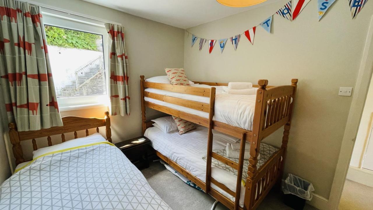 Out To Sea - Stunning Views, Elevated Position With Onsite Parking Holiday home Dartmouth