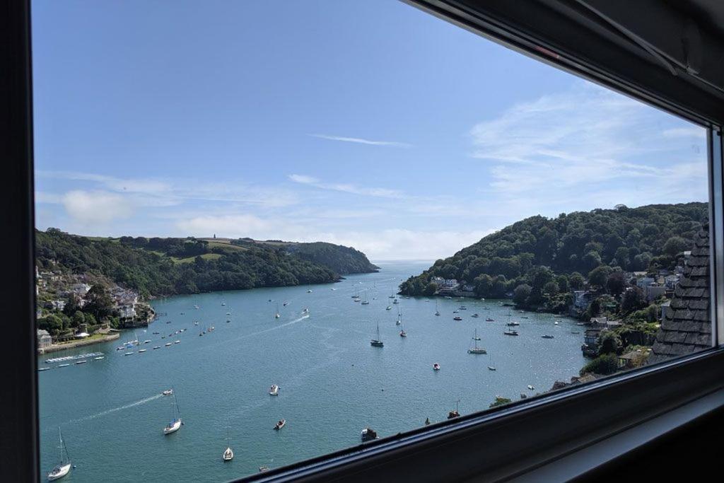 Out To Sea - Stunning Views, Elevated Position With Onsite Parking Vakantiehuis Dartmouth